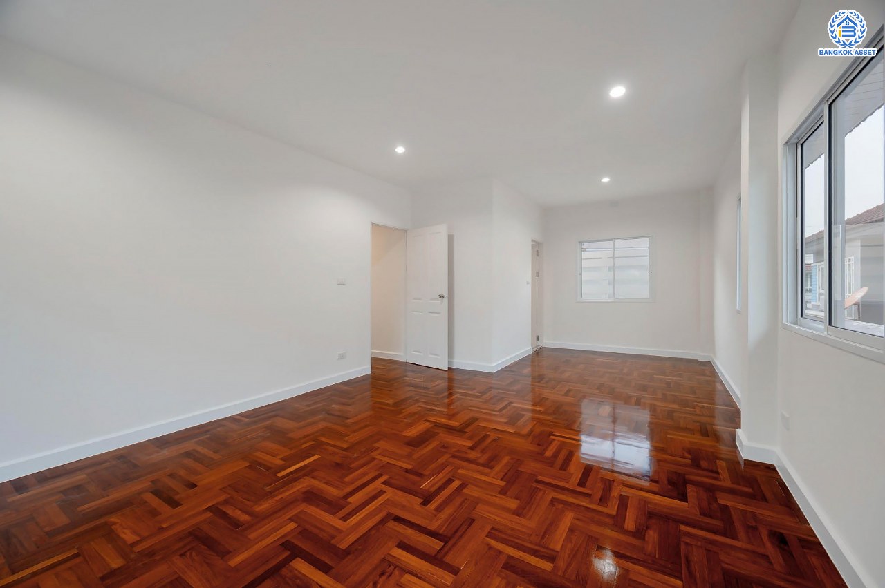 บ้านมือสองตกแต่งใหม่ โครงการ เพอร์เฟคเพลส รัตนาธิเบศร์-ไทรม้า รองรับความสุข บนเนื้อที่ 64.5 ตร.ว. พื้นที่ใช้สอย 190.43 ตร.ม. ฟังก์ชัน 3 ห้องนอน 3 ห้องน้ำ จอดรถได้ 2 คัน ทำเลเชื่อมต่อได้หลายเส้นทาง ติดถนนรัตนาธิเบศร์ และรถไฟฟ้าสายสีม่วง "สถานีบางรักน้อยท่าอิฐ"